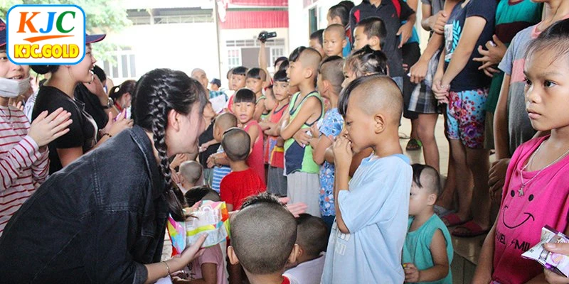 Tham gia hành trình nhân ái, hỗ trợ hơn 1000 gia đình cùng KJC