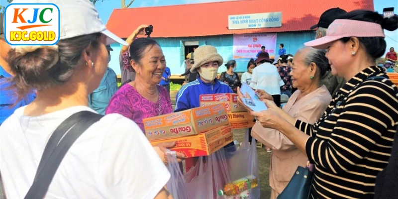 Tổng quan hành trình nhân ái, hỗ trợ hơn 1000 gia đình