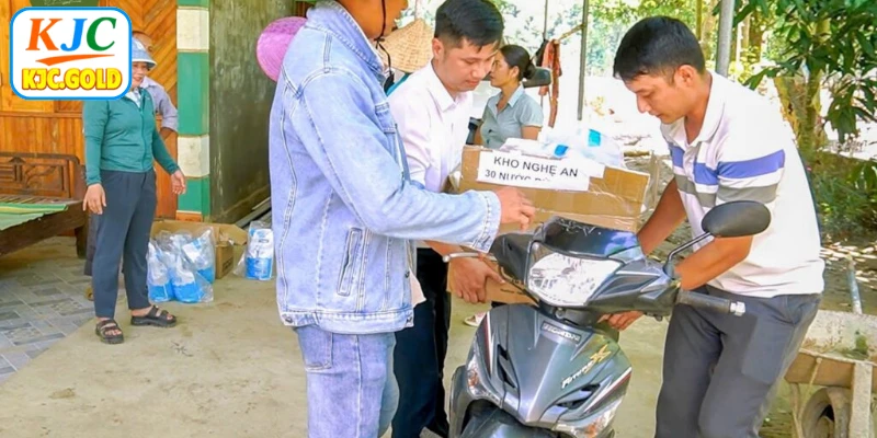 Tổng quan hoạt động chia sẻ yêu thương sau cơn bão số 5